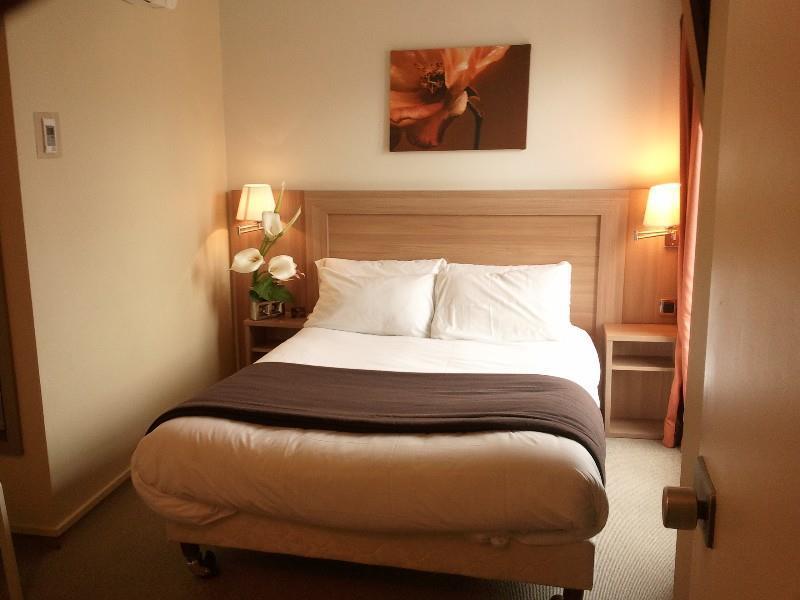 Hotel Boris V. By Happyculture Levallois-Perret Room photo