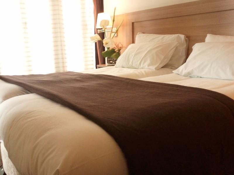 Hotel Boris V. By Happyculture Levallois-Perret Room photo